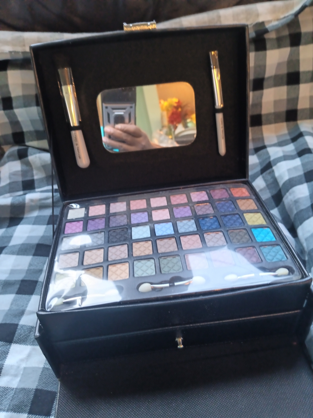 Neutral & Colorful Eyeshadow Palette - Multi-Color - Picture 2 of 5